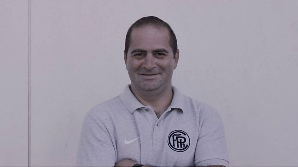 War vermutlich nur mit der ersten Hälfte zufrieden: FC-Phönix-II-Trainer Serhan Polat. Foto: FC Phönix