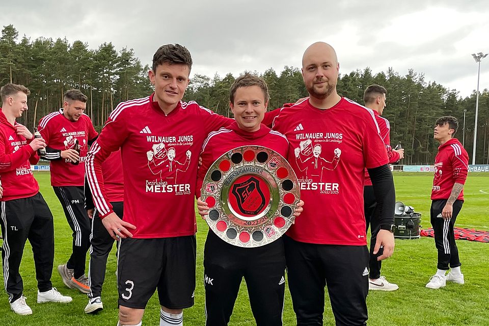 Führten den SC Luhe-Wildenau als Trainertrio in die Landesliga (v.l.): Benjamin Urban, Klaus Moucha und Torwarttrainer Dominik Ruppert.