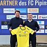 Königstransfer des FC Pipinsried: Alex Lungwitz (re.) verstärkt sehr zur Freude des Sportlichen Leiters Johannes Müller den Bayernligisten.