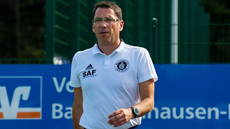 Bleibt dem Sportplatzweg vorerst erhalten: TuS Bruchmühlens Trainer Michael Bernhardt.