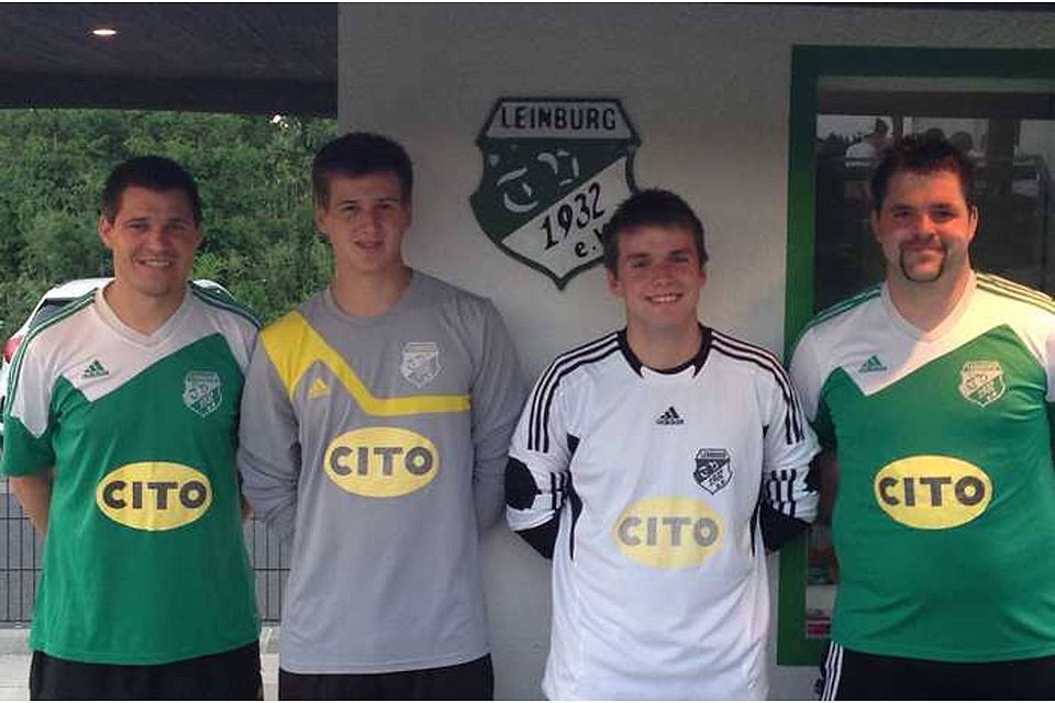 Trainer Matze mit dem Leinburger Torwart-Dreigestirn: Ersatzkeeper Dominik Schmidt, die neue Nummer eins Sebastian Scheppers und Torwarttrainer Jörg Helmecke. F: privat