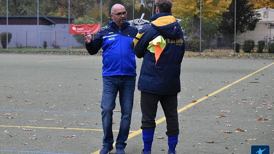 Thomas Laubinger (links), hier noch Trainer vom SV Blau-Gelb Wiesbaden, kehrt zur kommenden Saison zum SV Erbach zurück.