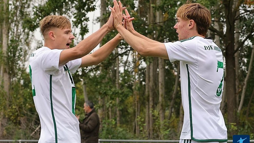 Die drei Pirner-Brüder Simon (links), Noah (rechts) und Fabio stehen sinnbildlich für den aktuellen Erfolg der DJK Ammerthal.