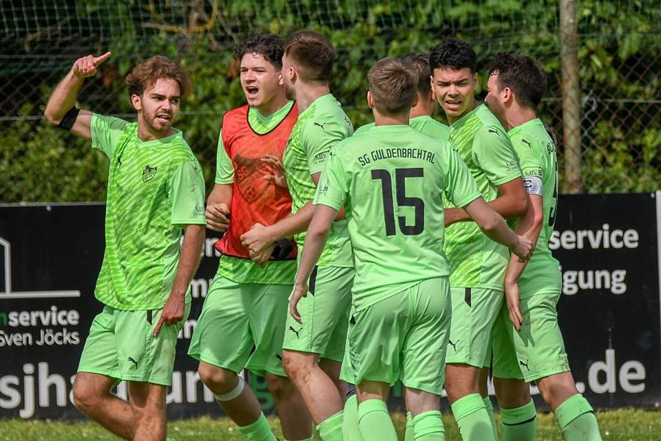 Guldenbachtaler Torjubel nach dem 3:2 gegen Weinsheim. Das war der Klassenverbleib in der Bezirksliga.	Foto: Sebastian Bohr