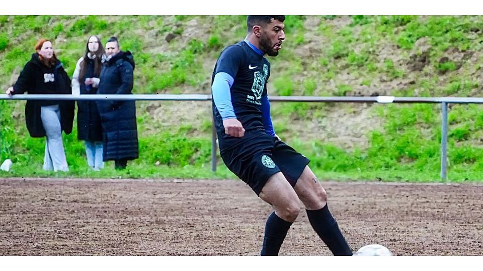 Muhammed Kaya und der SV Hermannstein dürfen im B-Liga-Spiel gegen Spartak Wetzlar zwei Mal mehr jubeln. © Peter Bayer