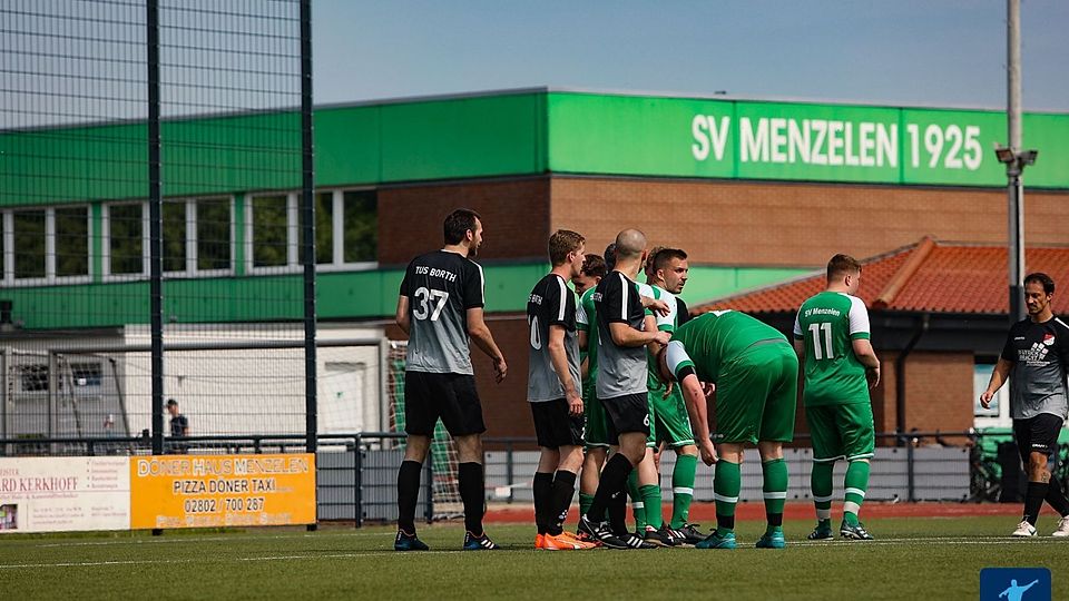 Der SV Menzelen führt die Liga an.