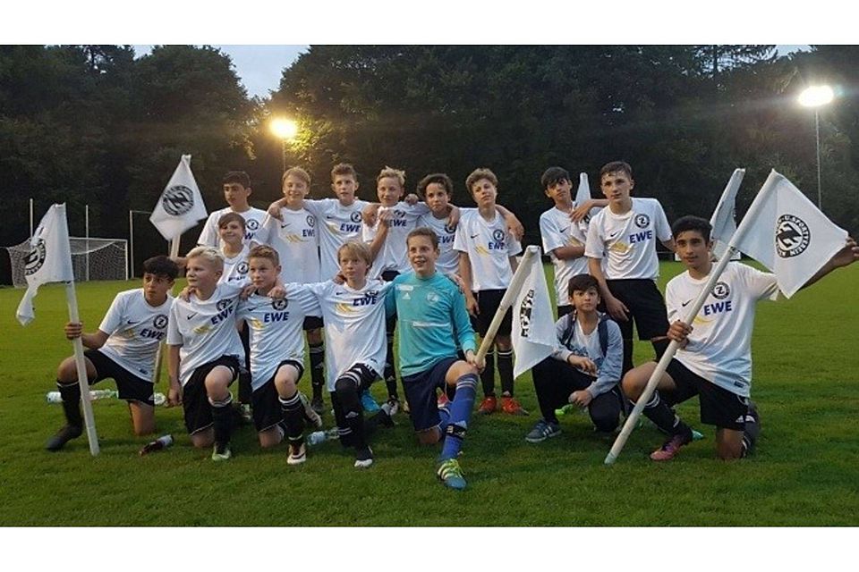 Die U14-Bezirksliga-Kicker des TuS Zeven freuen sich über den Aufstieg in die Landesliga. Foto Hinrichs