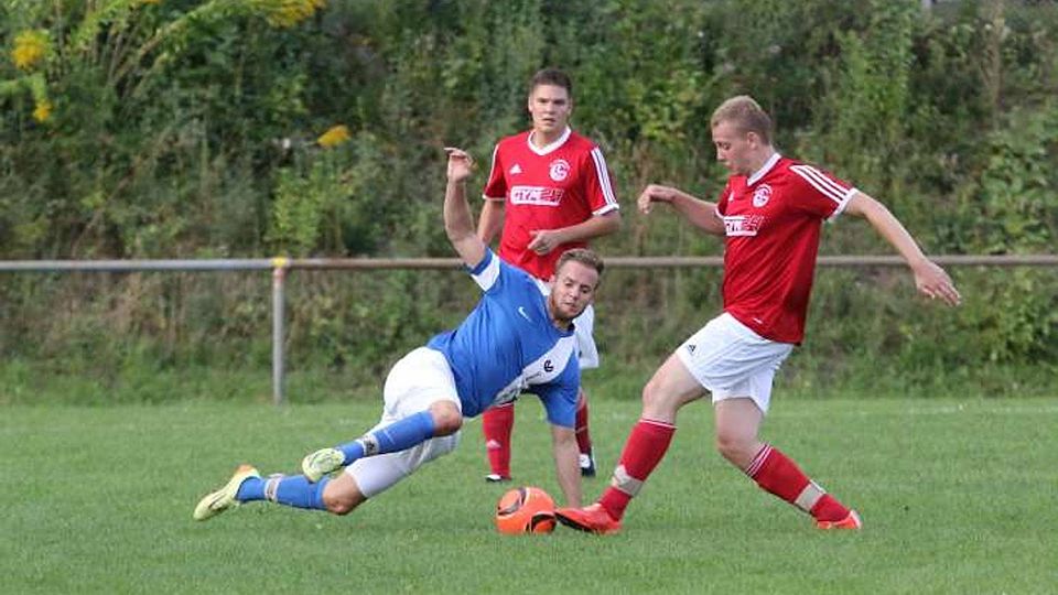 Der SV Gültlingen (rote Trikots) trifft im ersten Spiel des Jahres auf den SV Schönbronn Foto (Archiv): Holom