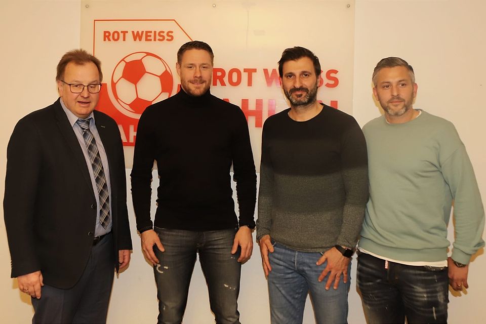 (v.l.:) Dietmar Kupfernagel (1. Vorsitzender), René Lewejohann, Markus Kaya und der Sportliche Leiter Gaetano Manno.