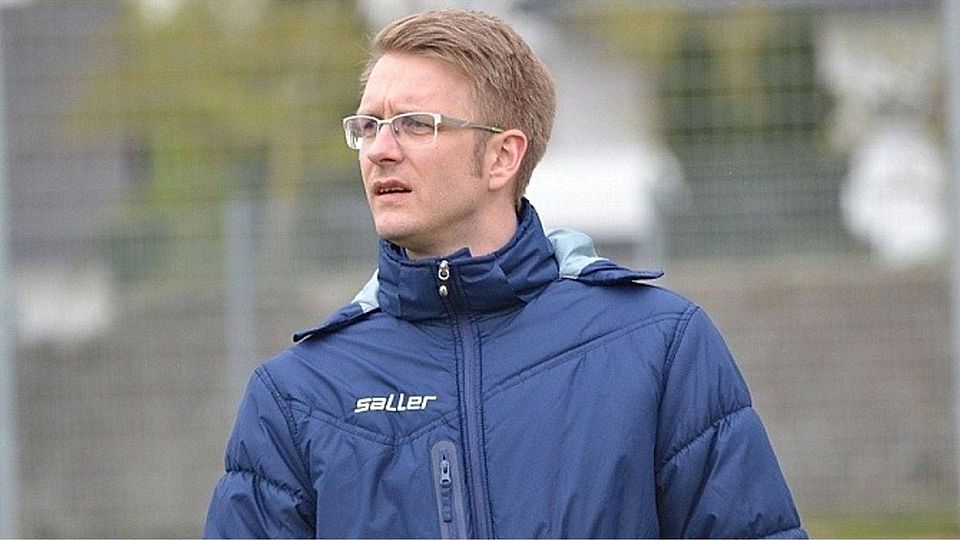 Freut sich über die Tabellenführung: Wewers Coach Daniel Borsch.