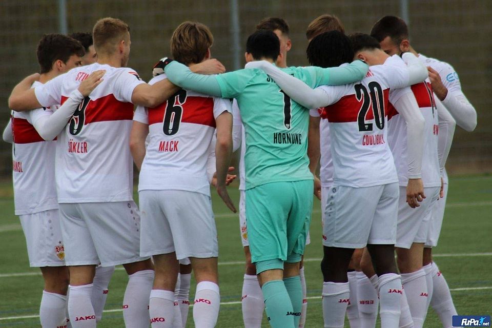 Der VfB Stuttgart II gewinnt mit 5:0 beim TSV Ilshofen. Der VfB Stuttgart II gewinnt mit 5:0 beim TSV Ilshofen.