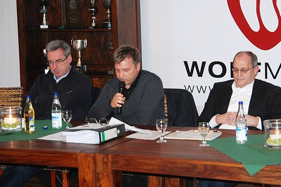 Die aktuelle Vorstandschaft um (v.li.) Schatzmeister Bruno Rath, Vorsitzender Markus Wolf und dessen Stellvertreter Jürgen Menninger. F: Horling