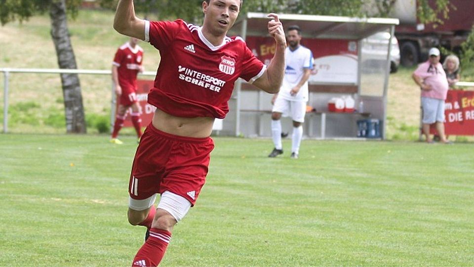 Pascal Mohr hat offenbar nahtlos den Sprung aus der A-Klasse in die Verbandsliga geschafft. In dieser Szene bejubelt er sein 2:1 gegen den Italclub Mainz. 	Foto: photogenten/Axel Schmitz