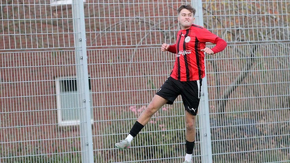 Din Mehanovic (Preetzer TSV) bejubelt sein bereits 22. Saisontor zum 4:1. 