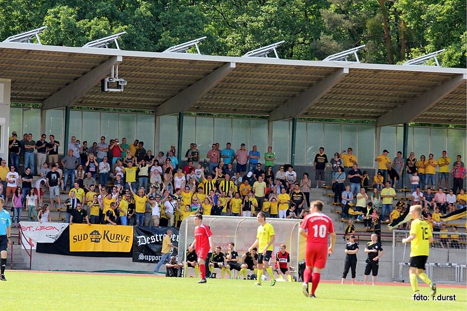 Trotz Niederlage machten die VfB-Fans mächtig Stimmung in Viernheim.F: Durst