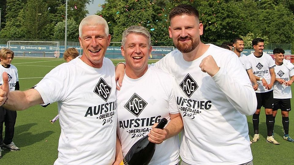 Simon Büttgenbach (r.) tippt den Oberliga-Spieltag. 