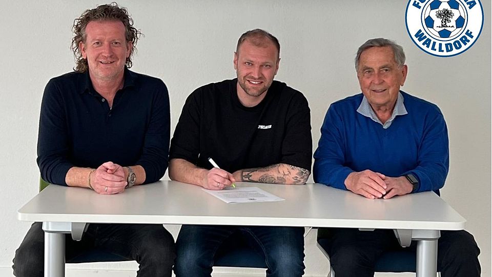 Andreas Schön (m.), Frank Fürniß (l.) und FCA-Präsident Willi Kempf.