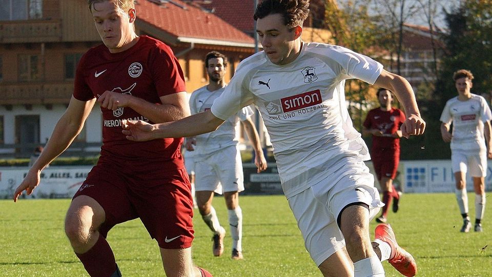 Mit Vollgas der Rückrunde entgegen: Sylvester Ortlieb (re.) und seine Lenggrieser wollen in Peiting ihre Erfolgsserie ausbauen.