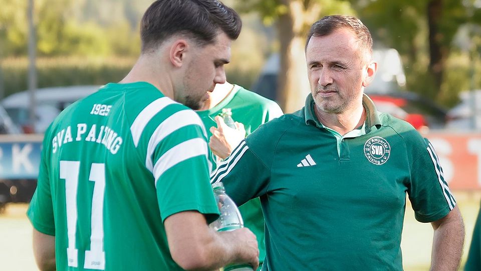 Ernste Mienen: Die Palzinger Fußballer – hier Stürmer Ivan Rakonic (l.) und Trainer Enes Mehmedovic – warten weiterhin auf den ersten Saisonsieg.