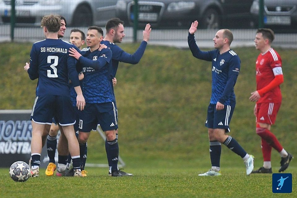 In 18 von 19 Partien stand Hochwald-Spieler-Co-Trainer Julian Bidon (Vierter von links) in dieser Saison auf dem Platz. Bis Ende der Runde wird kein weiterer Einsatz mehr dazukommen: Der 35-Jährige fällt mit einem Sehnenriss im Knie aus.