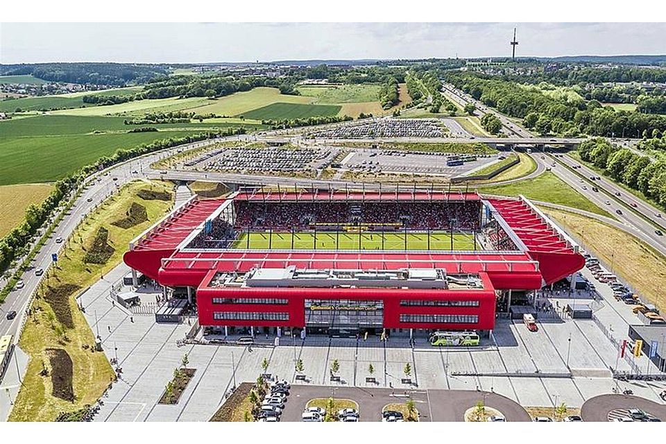 Volles Haus: Nicht nur beim „Herzschlag“-Spiel gegen Wolfsburg war die Continental Arena proppenvoll. Luftbild: QXXQ Studios