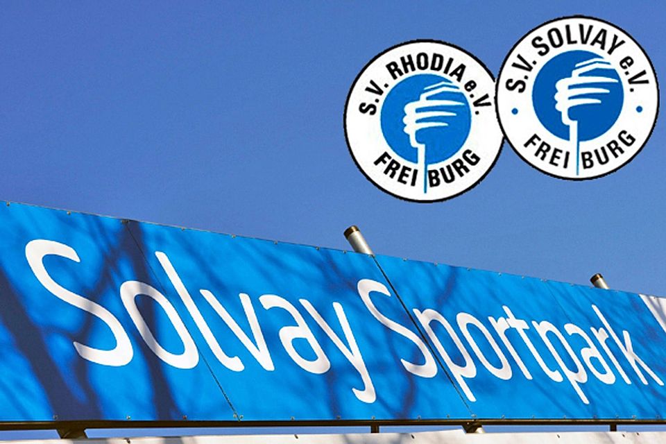 Der Sportpark trägt bereits den Solvay-Namen, auch das Vereinswappen ist geändert. In der laufenden Saison aber gelten noch der alte Rhodia-Name samt Logo. | Foto: Thomas Kunz