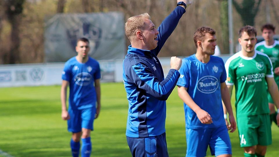 Olchings Trainer Felix Mayer.