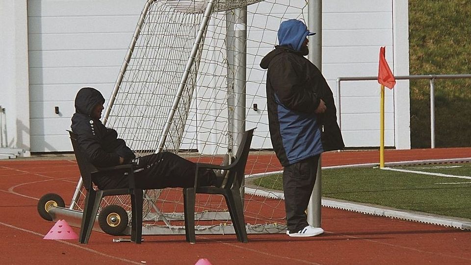 Wechsel auf der Trainerbank: Marcel Radecker (stehend) übernimmt von Jan Hanke (sitzend).