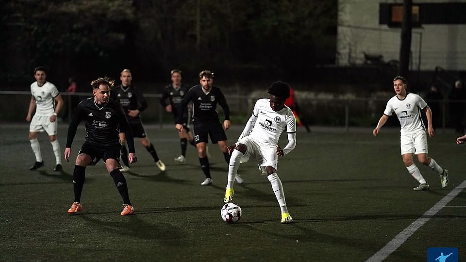 Der SV Gimbsheim verliert durch eine Niederlage beim VfR Grünstadt die Landesliga-Tabellenspitze.