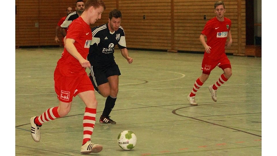 Der Ü32 von Wormatia Worms (links) gingen am Mittwochabend die Gegner aus. F: Wolff