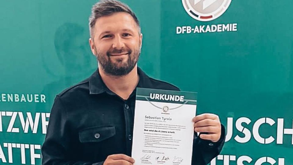 Sebastian Tyrala freut sich über die bestande A-Lizenz.