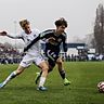 MSV-Youngster Simon Symalla im Duell mit einem Meppener Spieler.