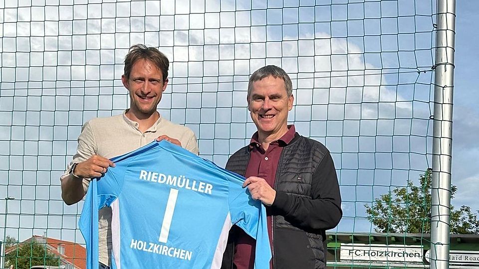 Freuen sich auf die Zusammenarbeit: Holzkirchens Abteilungsleiter Thomas Zetterer (r.) und Maximilian Riedmüller.