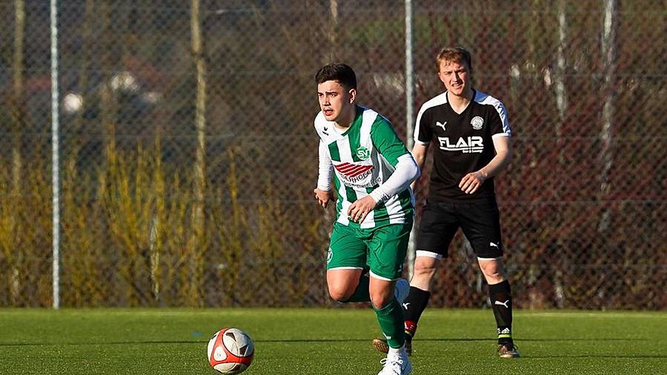 Domink Hellauer (am Ball) verstärkt kommende Saison den TSV Oberdiendorf 