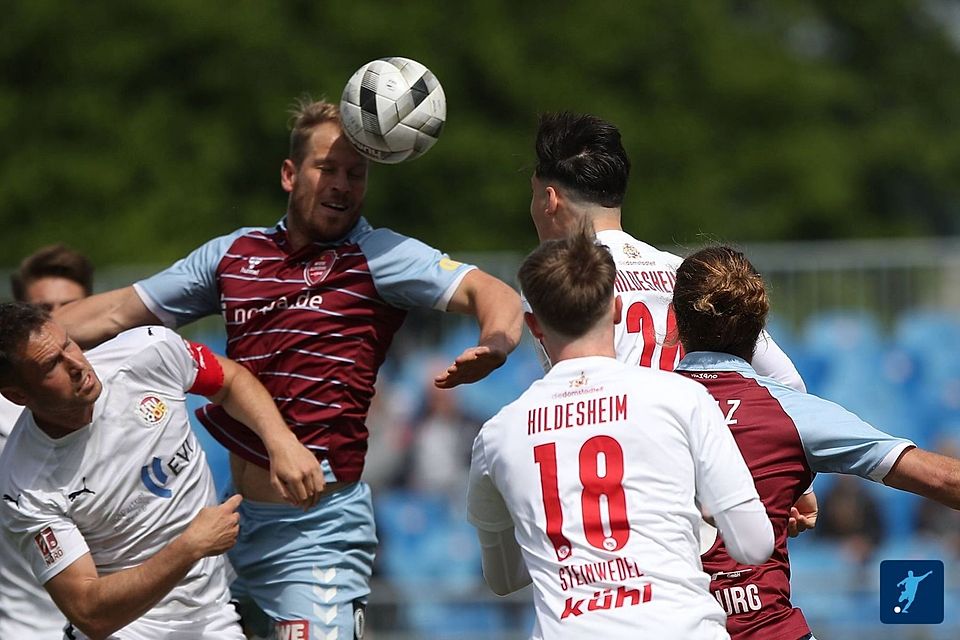 Für den VfV Hildesheim (in weiß) gab es gegen GW Vallstedt einen 3:0-Sieg.