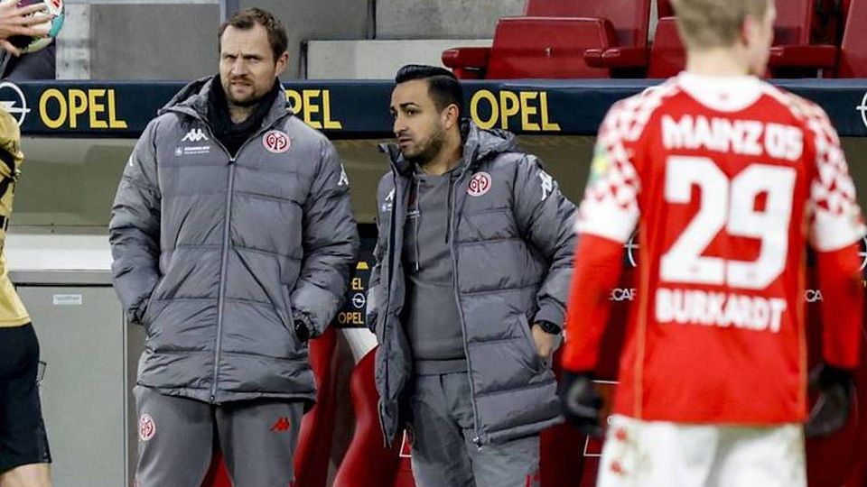 Gegen Eintracht Frankfurt gab Babak Keyhanfar sein Bundesligadebüt als Cotrainer an der Seite von Bo Svensson (links).