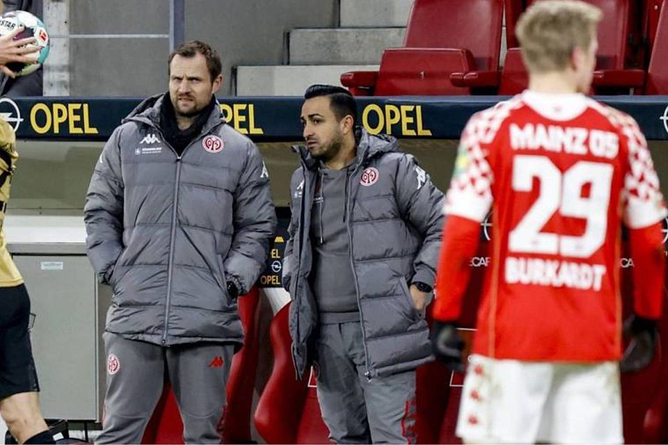Gegen Eintracht Frankfurt gab Babak Keyhanfar sein Bundesligadebüt als Cotrainer an der Seite von Bo Svensson (links).
