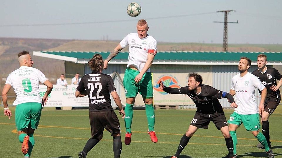 Piotr Hernacki (Bildmitte) wechselt mit Pawel Kudyba nach Arnstedt.