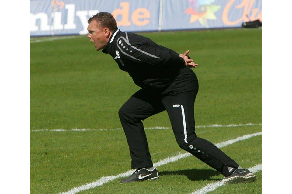 Fortuna-Coach Uwe Koschinat musste in Hürth häufiger brüllen, als ihm lieb war., Foto: Dahmen