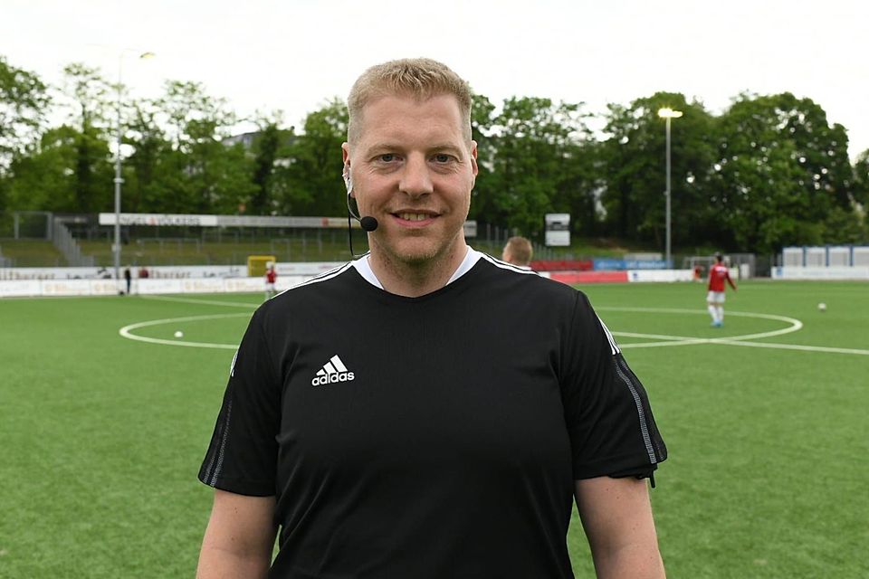 Schiedsrichter Björn Friedsch spricht über seine Karriere als Schiedsrichter.