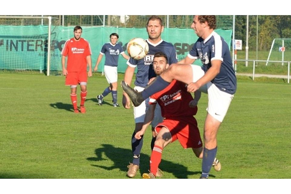 Gleich sechs Treffer konnten die Zuschauer bei der Partie Ettmannsdorf gegen Schönthal bestaunen.  Foto: sca