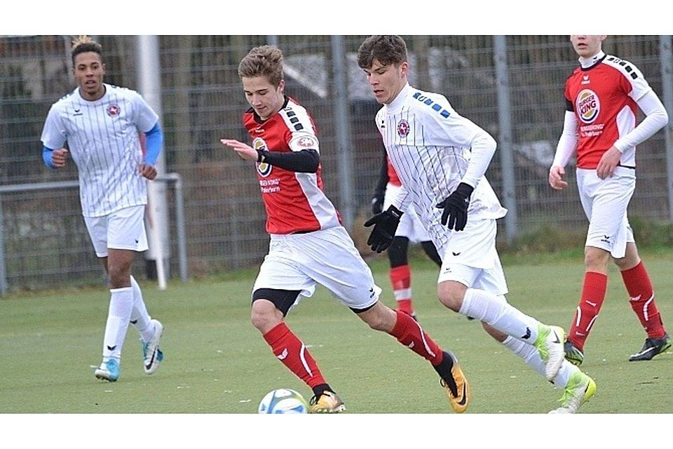 Stark am Ball: Heides U19-Kapitän Ole Bremer (l.) will mit seinem Team einen guten Start hinlegen.