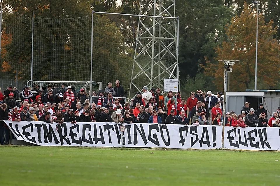 "Heimrechtbingo FSA" stand am Sonnabend auf einen Banner der HFC-Fans. "Heimrechtbingo FSA" stand am Sonnabend auf einen Banner der HFC-Fans.