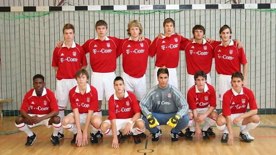 Diego Contento (hintere Reihe, rechts), Holger Badstuber (hinten, 3. von rechts) und Thomas Müller (hinten, 2. von links).