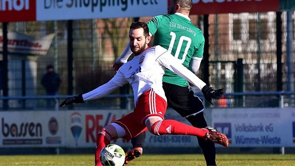 Timo Kanigowski (in weiß) feierte sein Comeback in der Landesliga nach 16 Monaten.  F: Budde