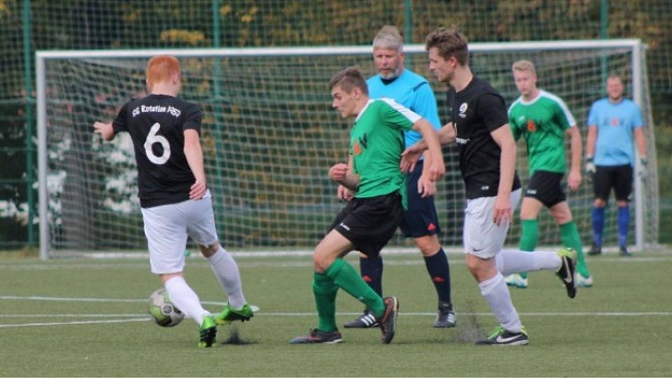 Youngster Konrad Werner (Bildmitte) wusste in seinem Debüt für die Herren-Mannschaft des SV Eintracht Leipzig-Süd gegen die zweite Mannschaft der SG Rotation Leipzig zu überzeugen und steuerte seinen Teil zum 3:2-Erfolg bei. F: Nicole Jacob