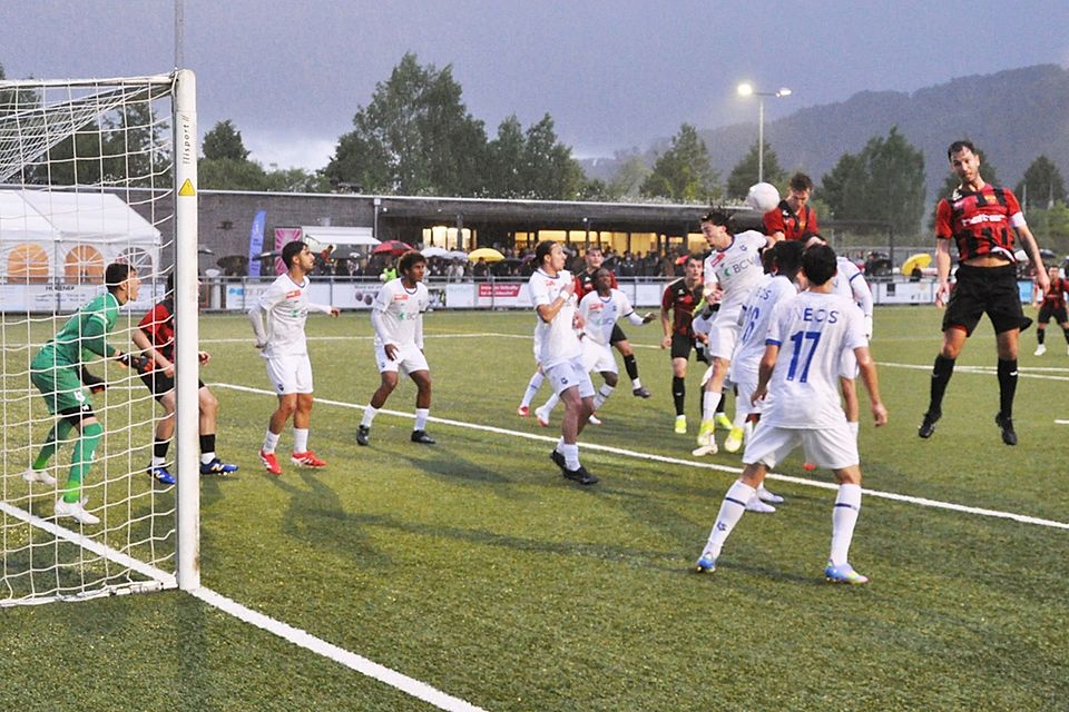 Wie im Hinspiel (Bild) wollte der FCWB hoch hinaus, musste sich aber schliesslich Lausanne Sports U-21 beugen.