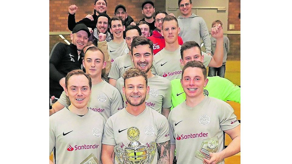 Der SV Niersquelle Kuckum feierte in Erkelenz den Titelgewinn. Dazu trug Torjäger Benni Krüger (r.) maßgeblich bei.