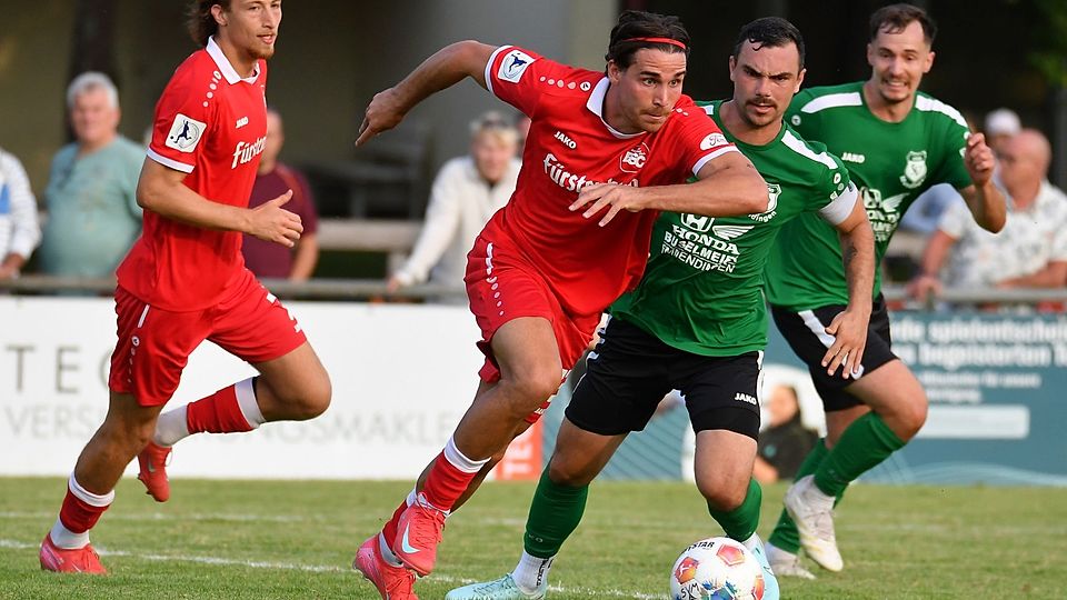 Marco Rienhardt (hier im Pokalspiel gegen Auggen am Ball) sorgte für den 1:1-Ausgleich des Bahlinger SC in Kassel.