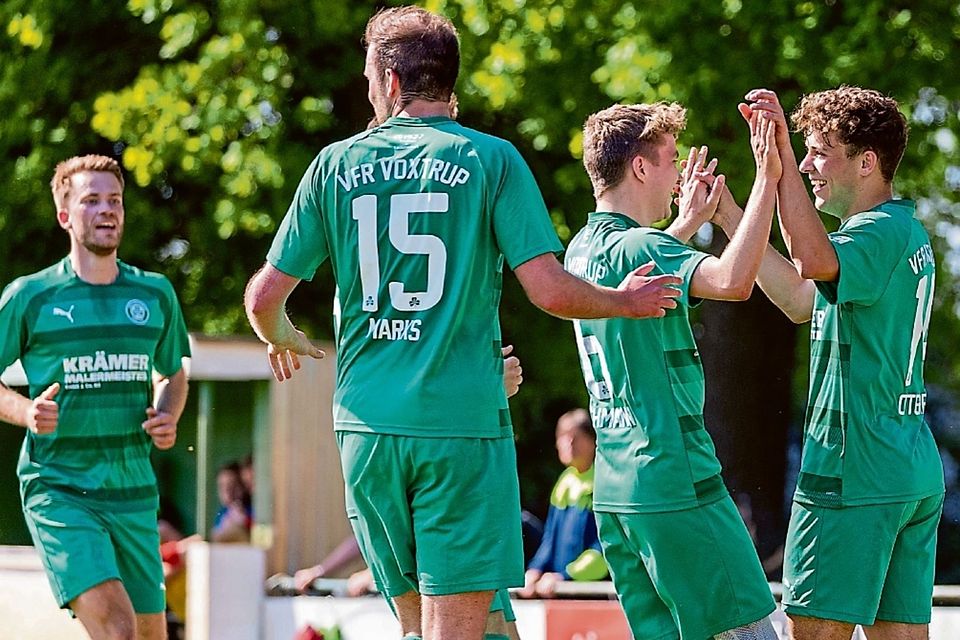Spielen auch in der nächsten Saison in der Landesliga: die Spieler des VfR Voxtrup.